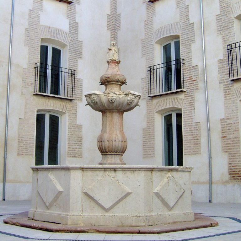 Patio del edificio de las antiguas Escuelas Pías